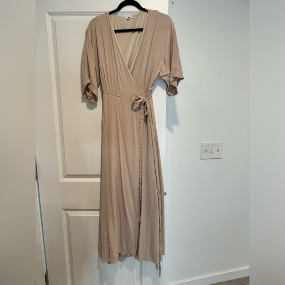 In-loom taupe wrap maxi dress size medium - Picture 4 of 5